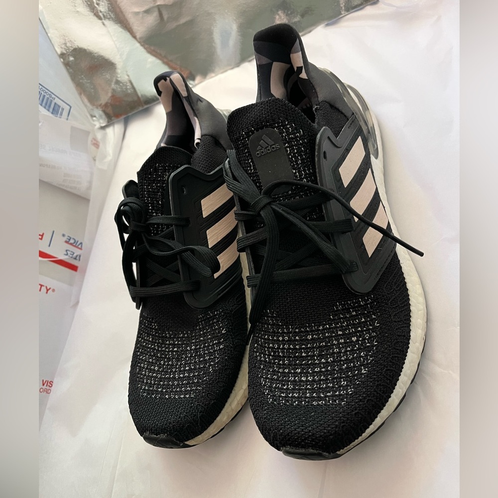 Adidas UltraBoost - Picture 4 of 9